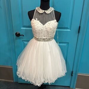 Angela & Alison White dress size: 2 #42014